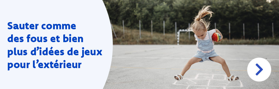 Sauter sur les mains ou les pieds, organiser un tournoi de jeux, jouer à « Le sol c’est de la lave » et bien plus d’idées de jeux pour l’extérieur !