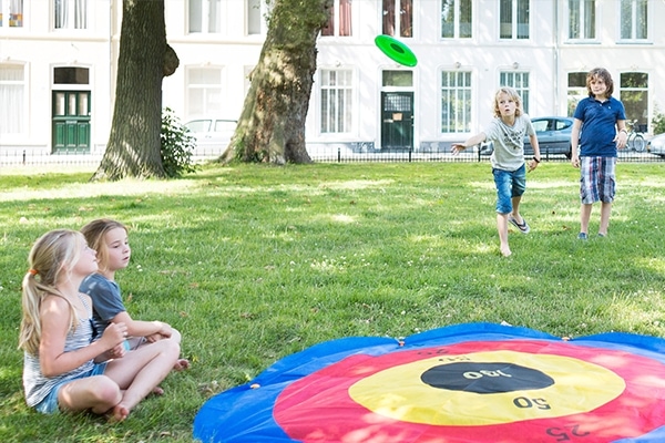 Toyfel Frisbee Jeu Exterieur – Jeu Exterieur Enfant Jardin & Adulte avec  Bouteilles – Freesbee Enfant Disque Volant Jeu Sable & Jardin – Jeu  Exterieur Adulte & Jeu de Lancer Enfant Set